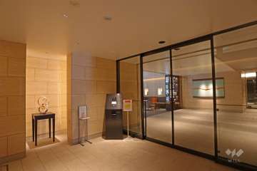 エントランスはオートロック付きです。