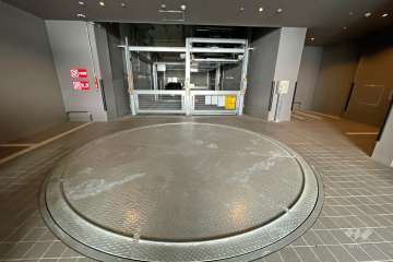 敷地内駐車場（屋内機械式）