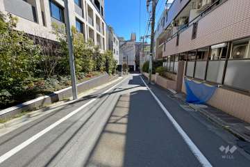 敷地南西側の前面道路