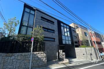 プラウド元代々木町の外観（北東側から）