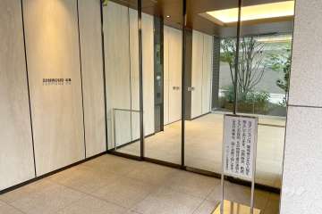 エントランスはオートロック付きです。