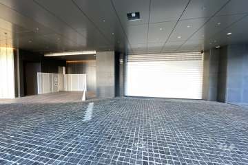 駐車場の出入り口（シャッター付き）