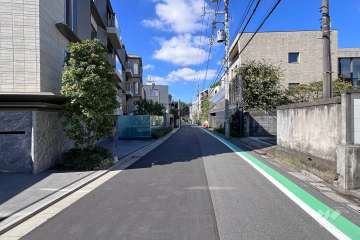 敷地北西側の前面道路