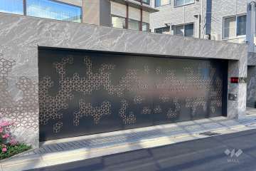 駐車場の出入り口（ゲート付き）