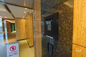 エントランスはオートロック付きです。