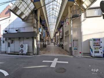 敷地南側には杭瀬栄町商店街があります。