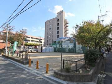 敷地の北西側には公園があります。