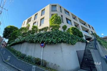 グランツオーベル目黒花房山の外観（南東側から）