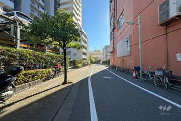 敷地西側の前面道路