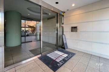 エントランスはオートロック付きです。