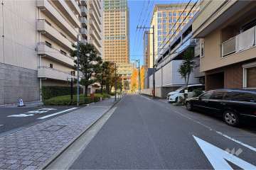 敷地北側の前面道路（東側から）