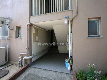 住戸出入り口（共用ポスト）