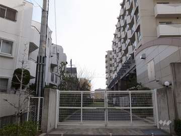 建物の東面（北側から）