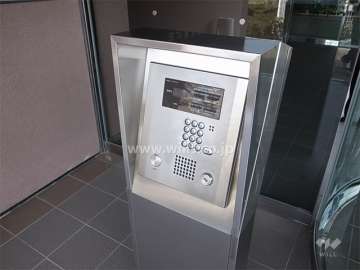 エントランスはオートロック付きです。