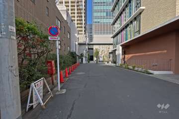 敷地北側の前面道路（東側から）