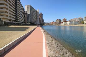 敷地北側には武庫川が流れています。