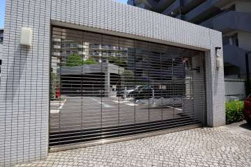 駐車場の出入り口＿（リングシャッター付き）