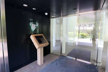 エントランスはオートロック付きです。