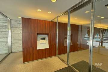 エントランスはオートロック付きです。