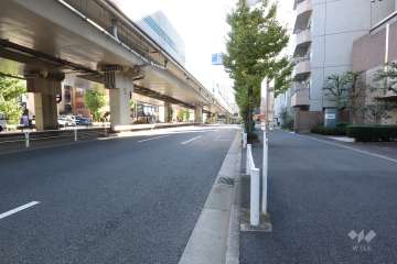 敷地東側の前面道路