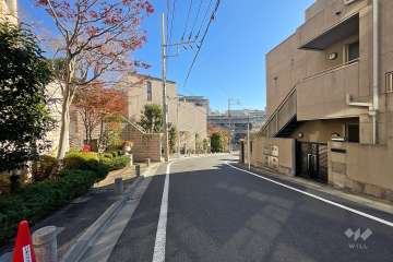 敷地南側の前面道路