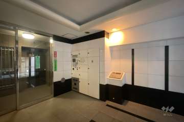 エントランスはオートロック付きです。