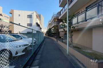 敷地北側の前面道路