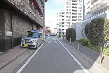 敷地南側の前面道路