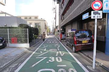 敷地南側の前面道路