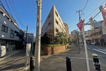 アデニウム武蔵小山の外観（北側から）