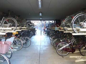 屋内にある駐輪場