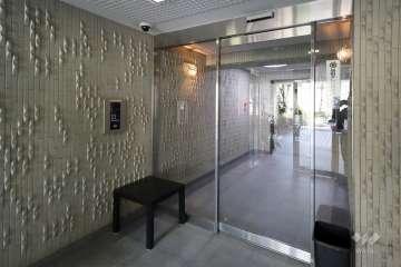 エントランスはオートロック付です。