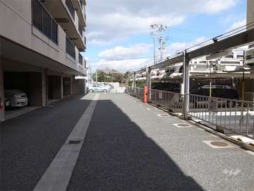 敷地内駐車場（平面式と機械式とがあります。）