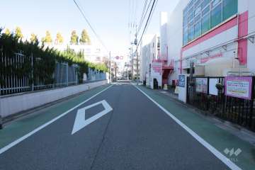 敷地北西側の前面道路
