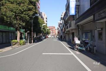 敷地南東側の前面道路