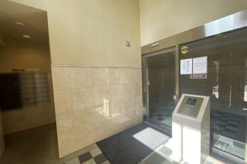 エントランスはオートロック付きです。