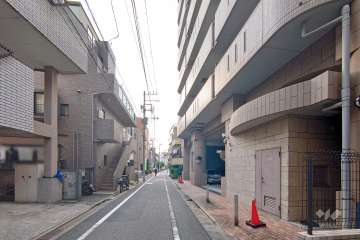 敷地南側の前面道路