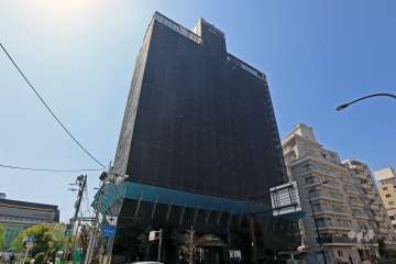 ライオンズプラザ武蔵小山の外観（東側から）（大規模修繕工事中/2024年2月）