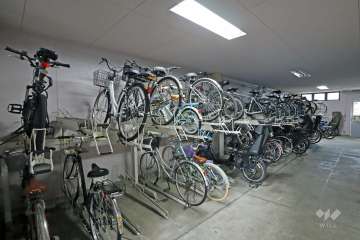 屋内に設けられた駐輪場