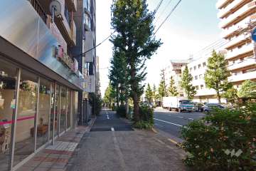 敷地北西側は中原街道（都道2号）に面しています。