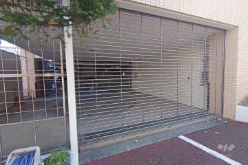 駐車場の出入り口