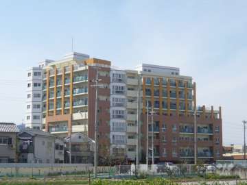 パレ武庫川プルミエール5の外観（南東から）