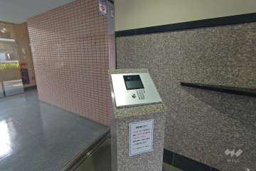 エントランスはオートロック付きです。