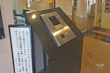 エントランスはオートロック付きです。