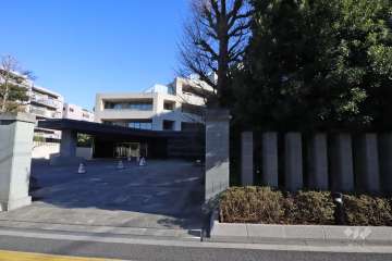 アリュールゼームス坂の外観(西側から)