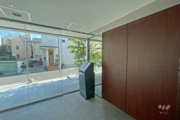 エントランスはオートロック付きです。