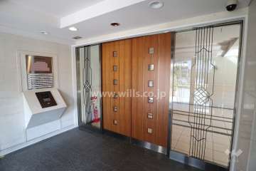 ロイヤルアーク武庫之荘のエントランス