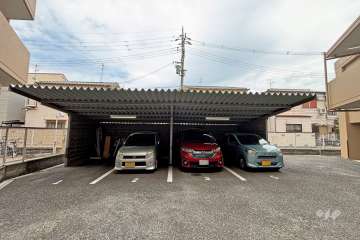 敷地内駐車場(屋外平面式)※屋根付き