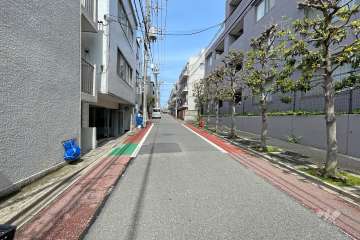 敷地南西側の前面道路