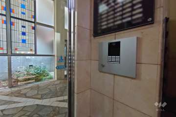 エントランスはオートロック付きです。